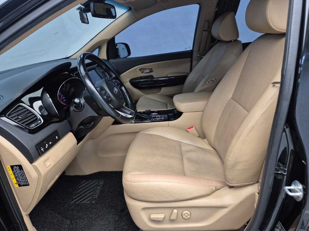 KIA Carnival - Vista 11