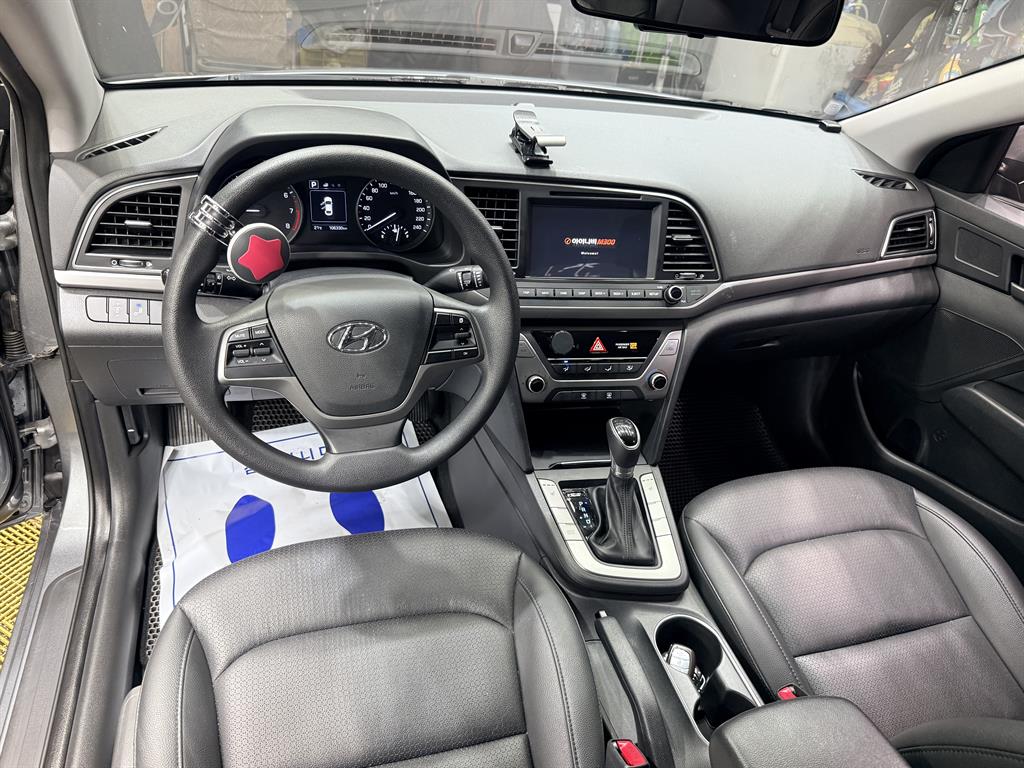 HYUNDAI Avante - Vista 6