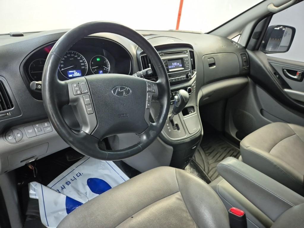 HYUNDAI Starex - Vista 7
