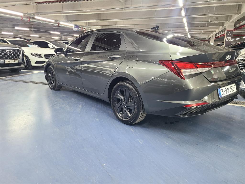 HYUNDAI Avante - Vista 3