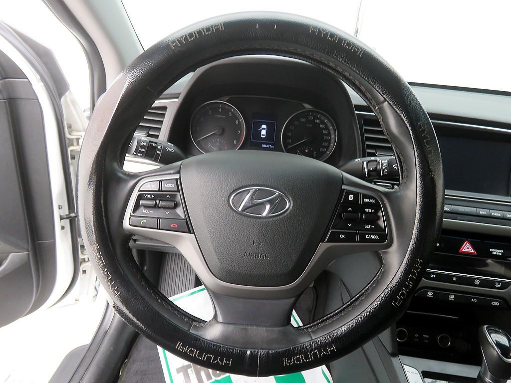 HYUNDAI Avante - Vista 9