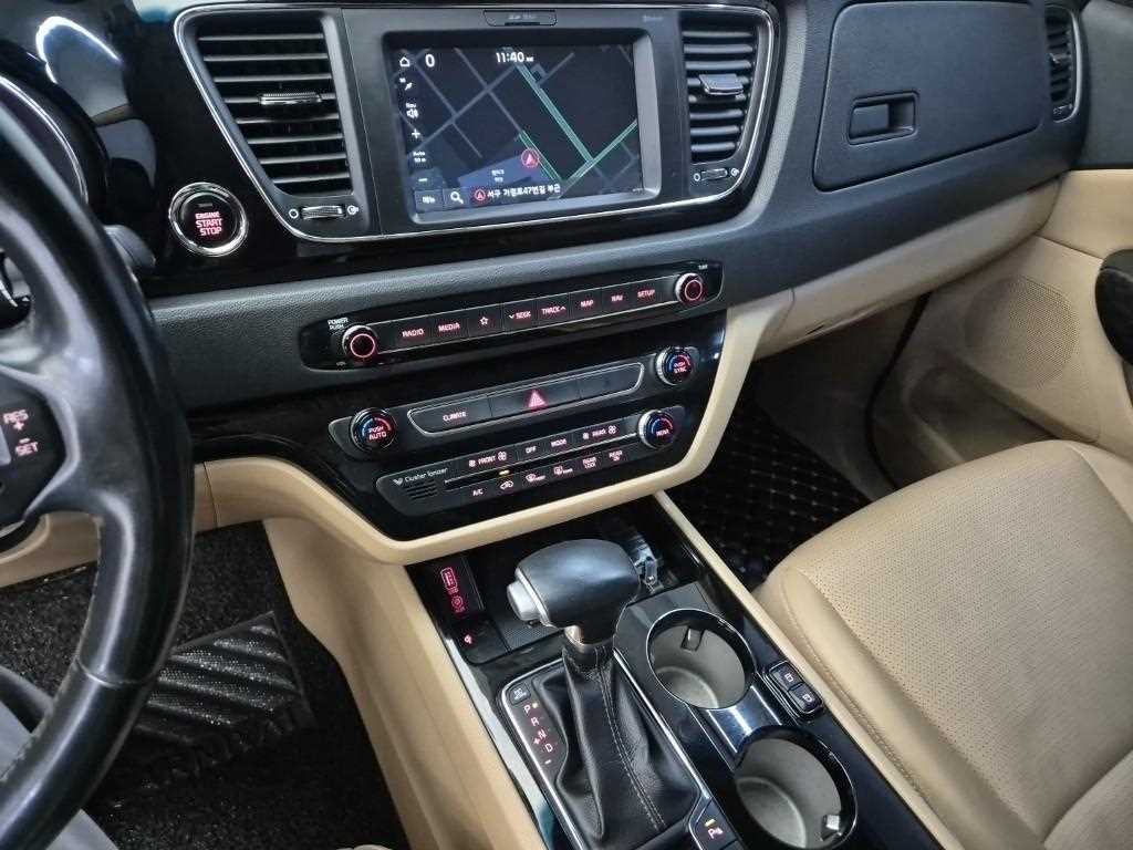 KIA Carnival - Vista 10