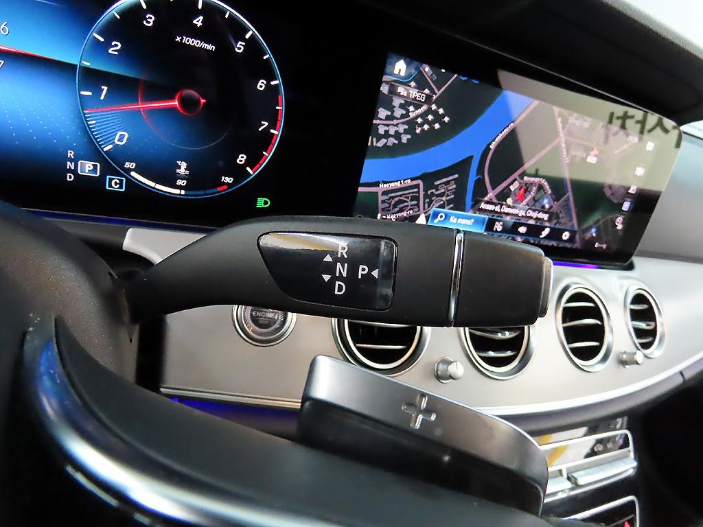 Mercedes Benz E class - Vista 10