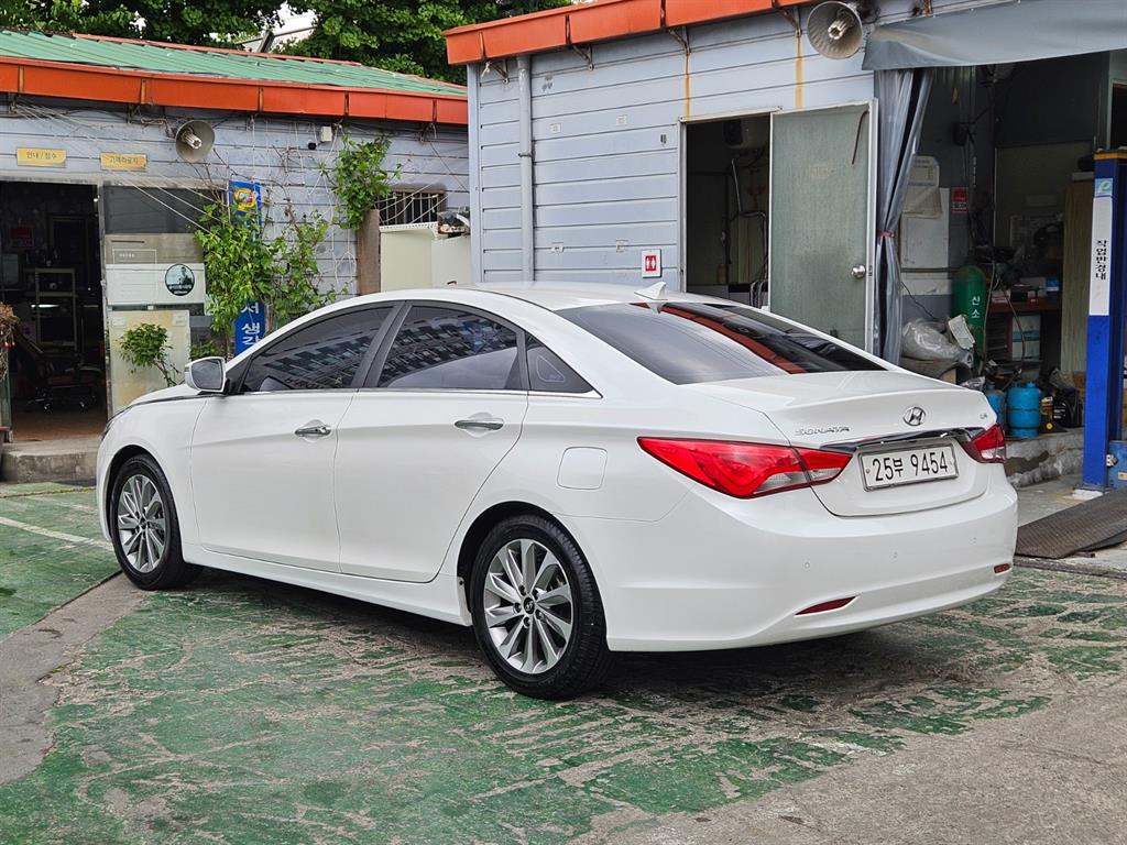 HYUNDAI Sonata - Vista 3