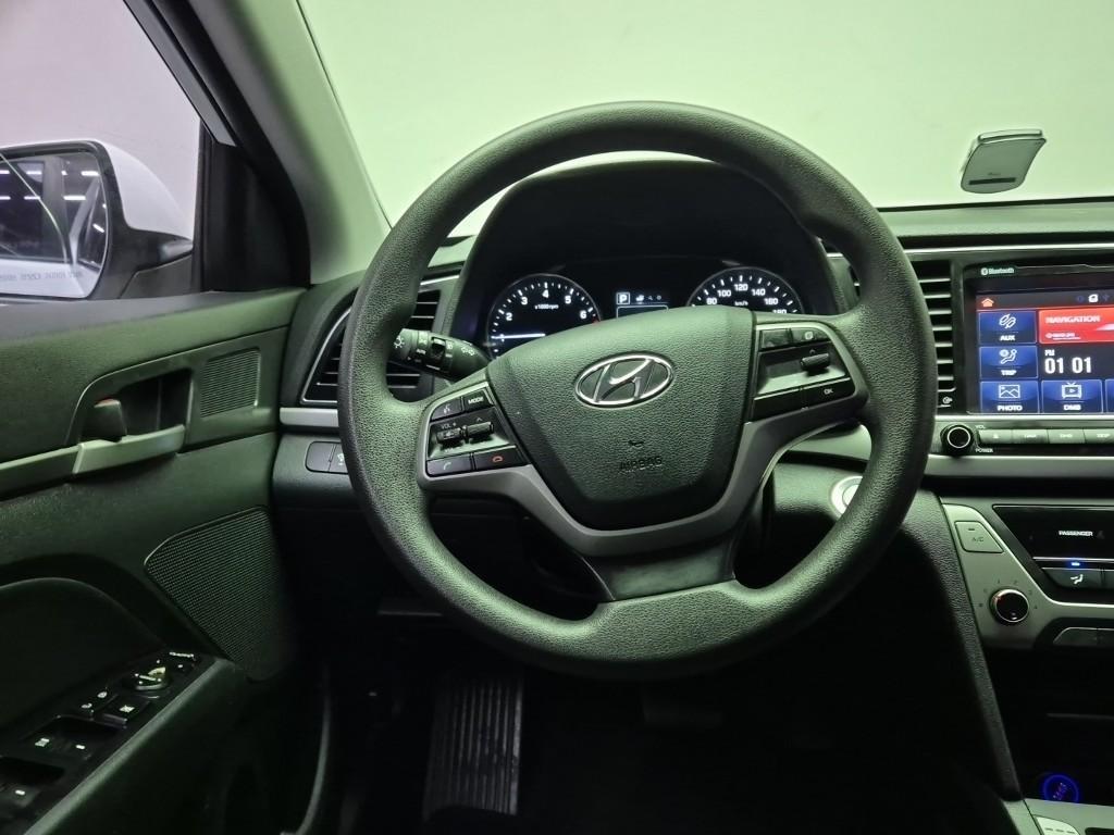 HYUNDAI Avante - Vista 9