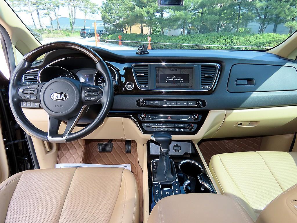 KIA Carnival - Vista 7