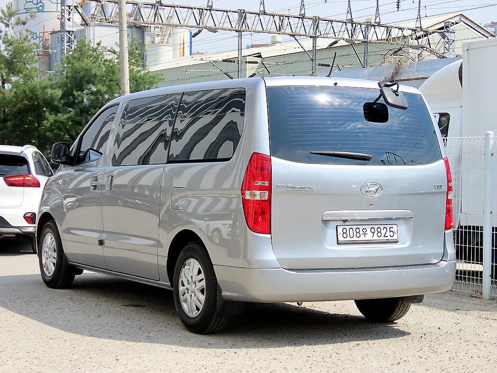 HYUNDAI Starex - Vista 3