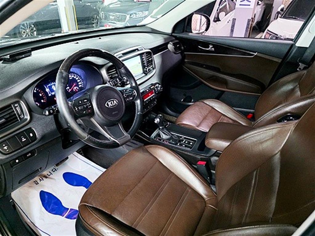 KIA Sorento - Vista 8