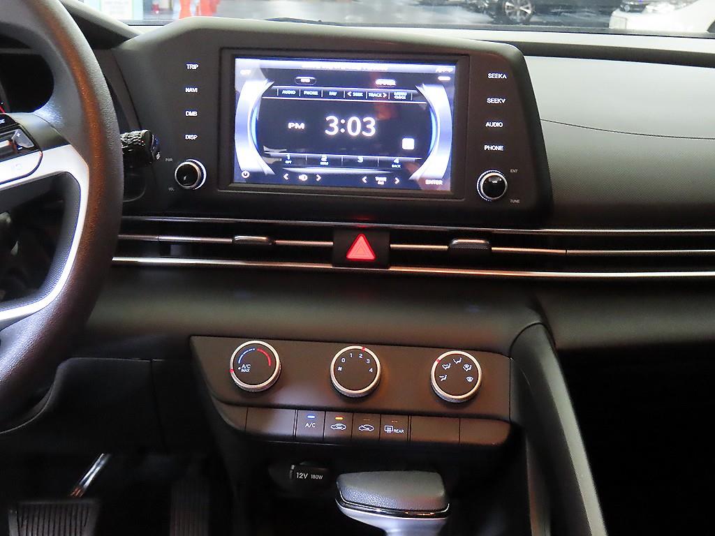 HYUNDAI Avante - Vista 11