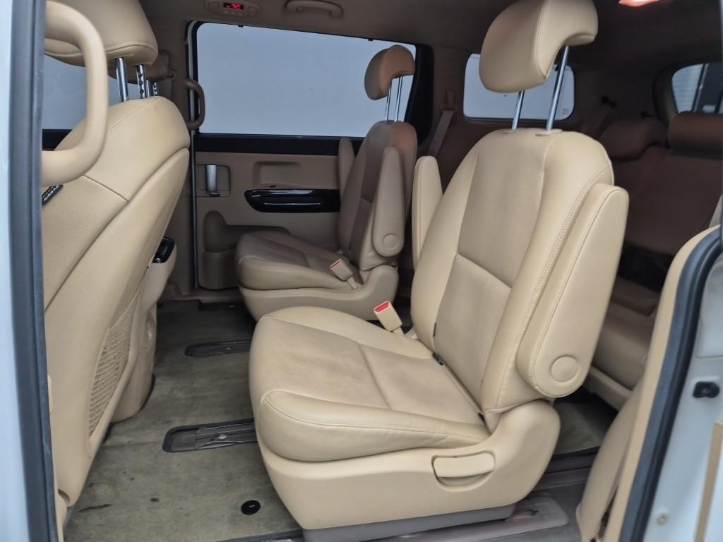 KIA Carnival - Vista 12