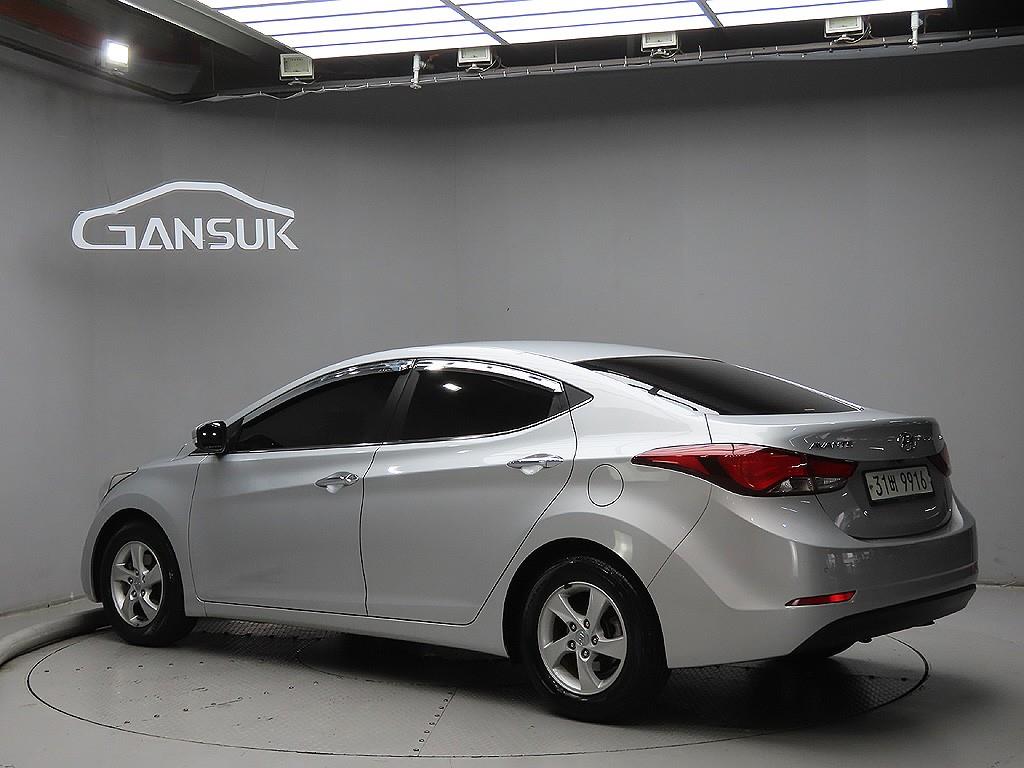 HYUNDAI Avante - Vista 5