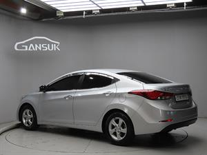 HYUNDAI Avante - Vista 6