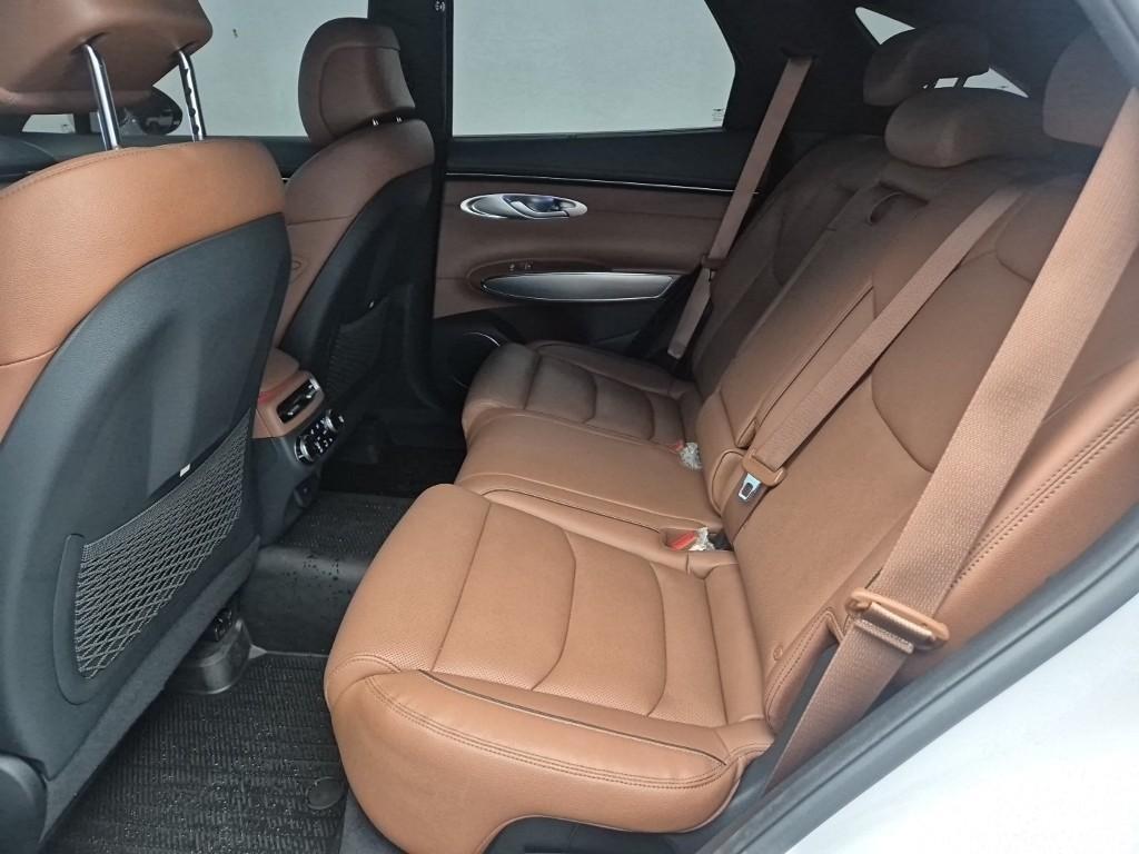 Genesis GV70 - Vista 12