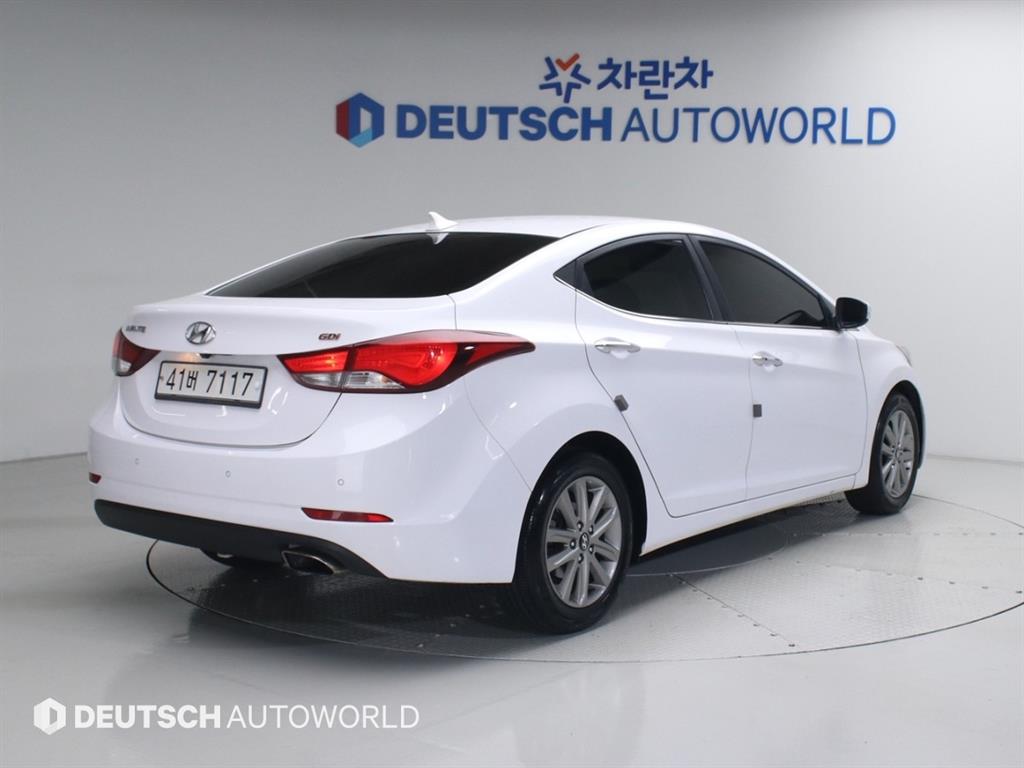 HYUNDAI Avante - Vista 2