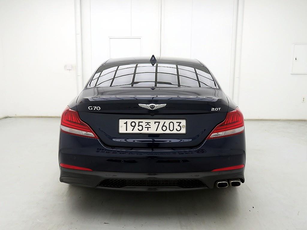 Genesis G70 - Vista 3