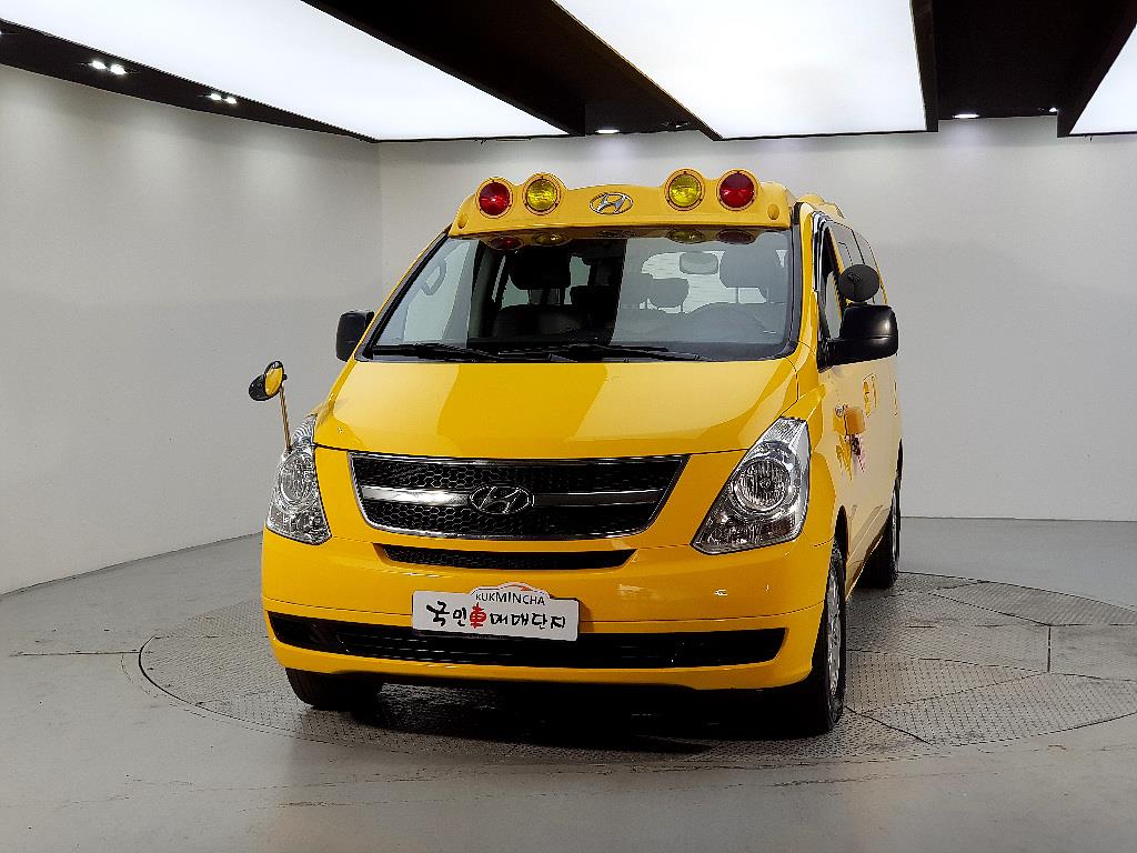 HYUNDAI Starex - Vista 2