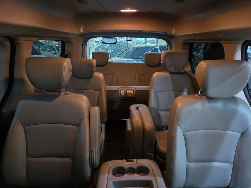 HYUNDAI Starex - Vista 8
