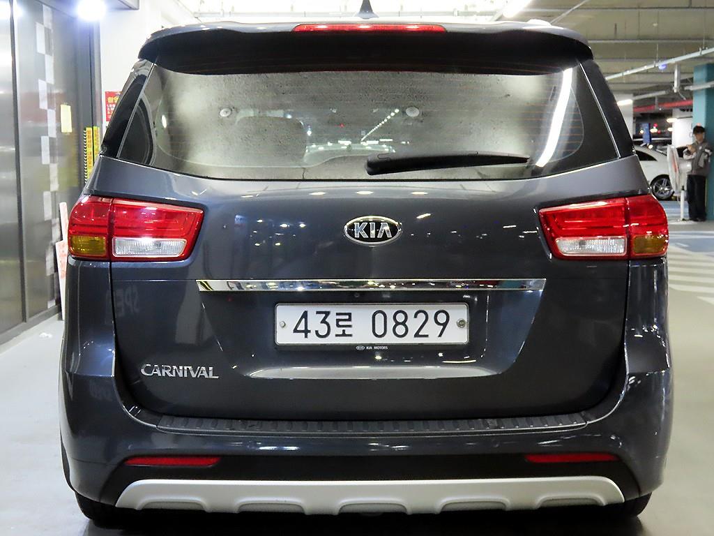 KIA Carnival - Vista 5
