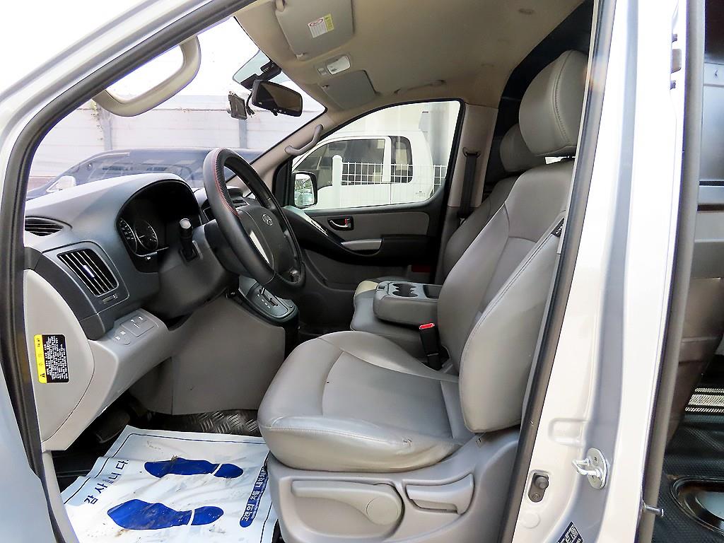 HYUNDAI Starex - Vista 5