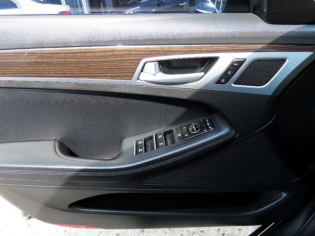 Genesis G80 - Vista 12