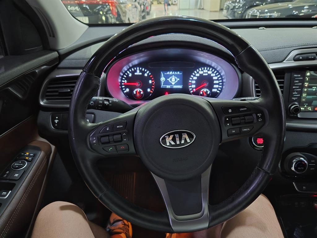 KIA Sorento - Vista 8