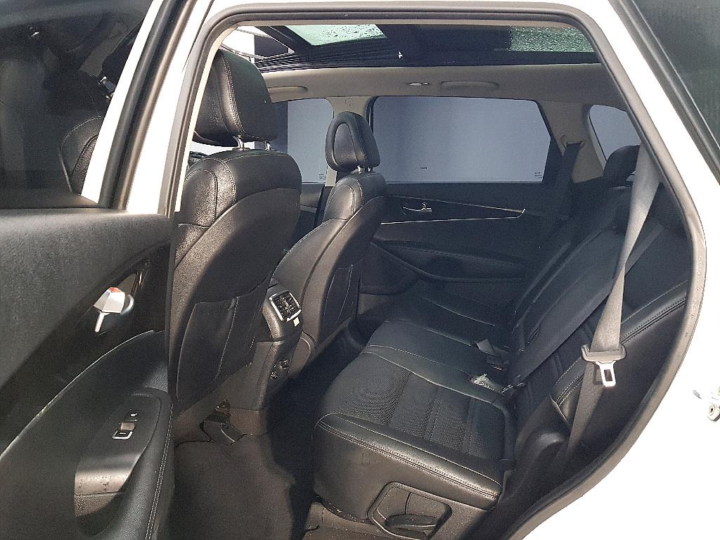 KIA Sorento - Vista 9