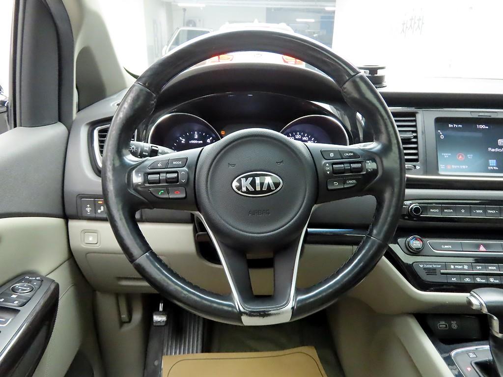 KIA Carnival - Vista 7