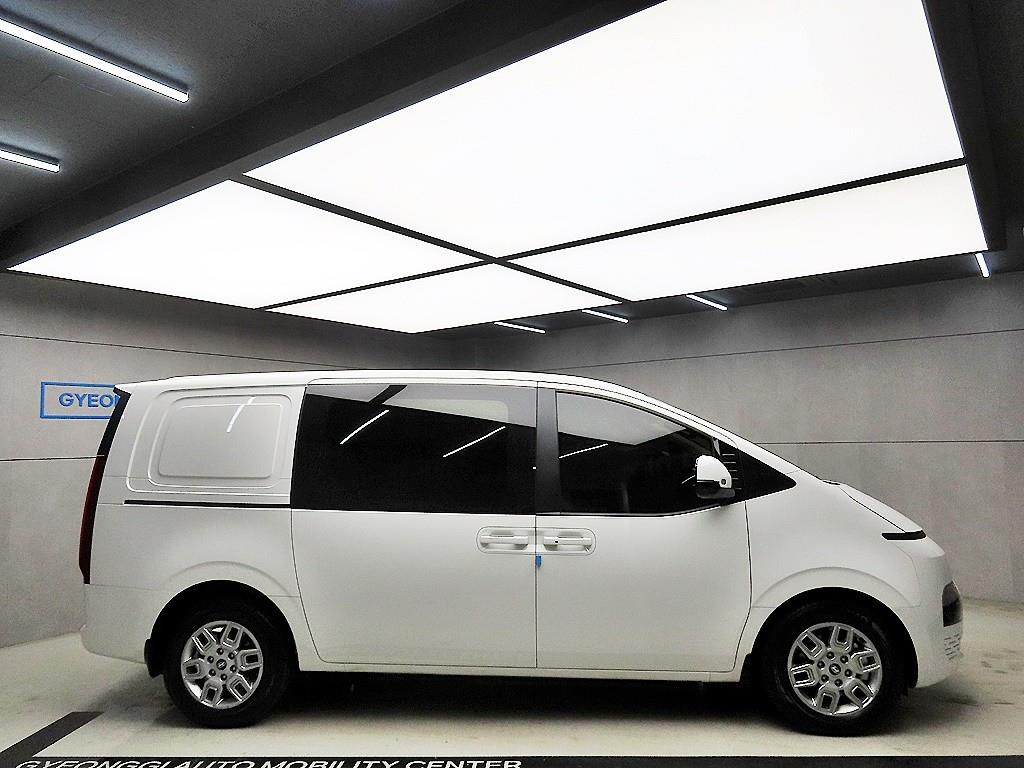 HYUNDAI Staria - Vista 2