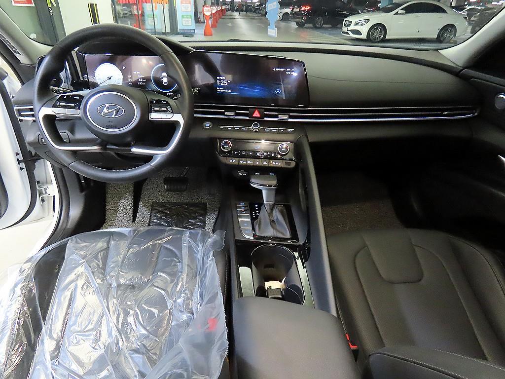 HYUNDAI Avante - Vista 10