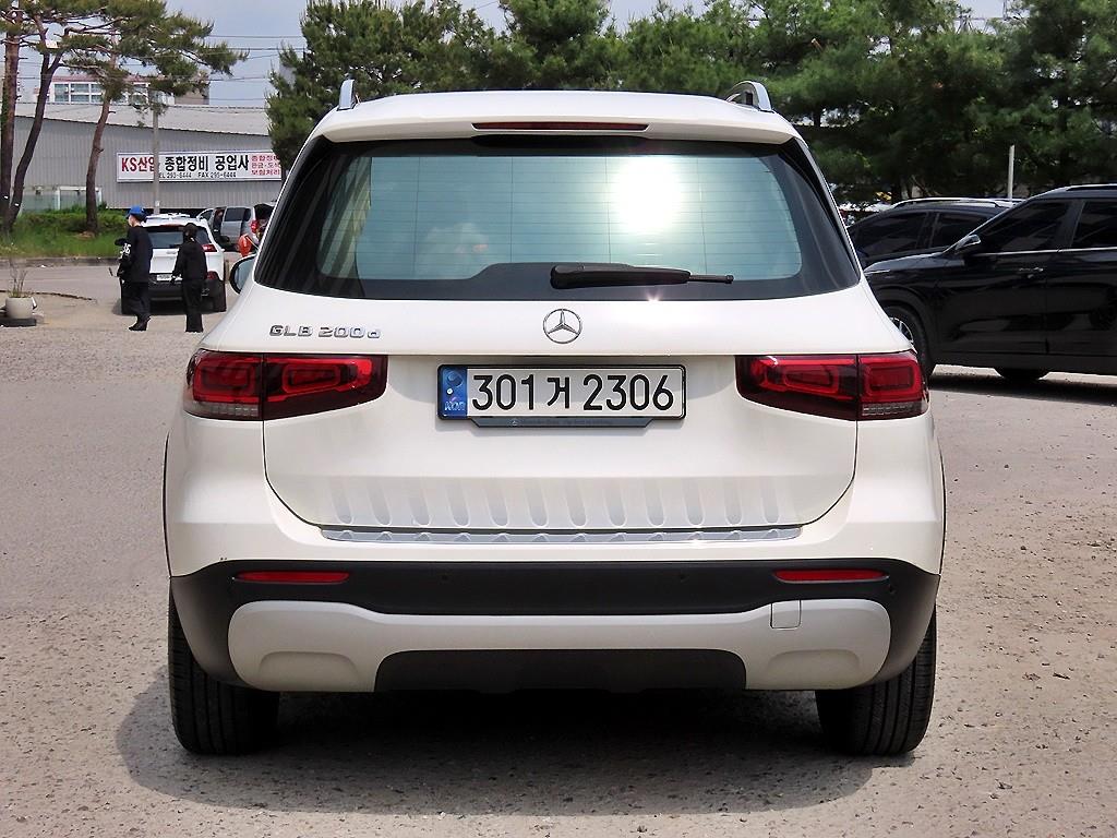 Mercedes Benz GLB Class - Vista 4