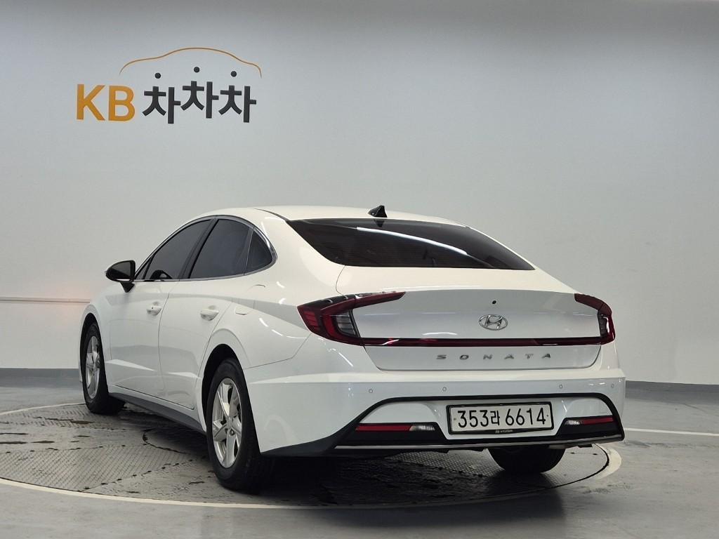HYUNDAI Sonata - Vista 2