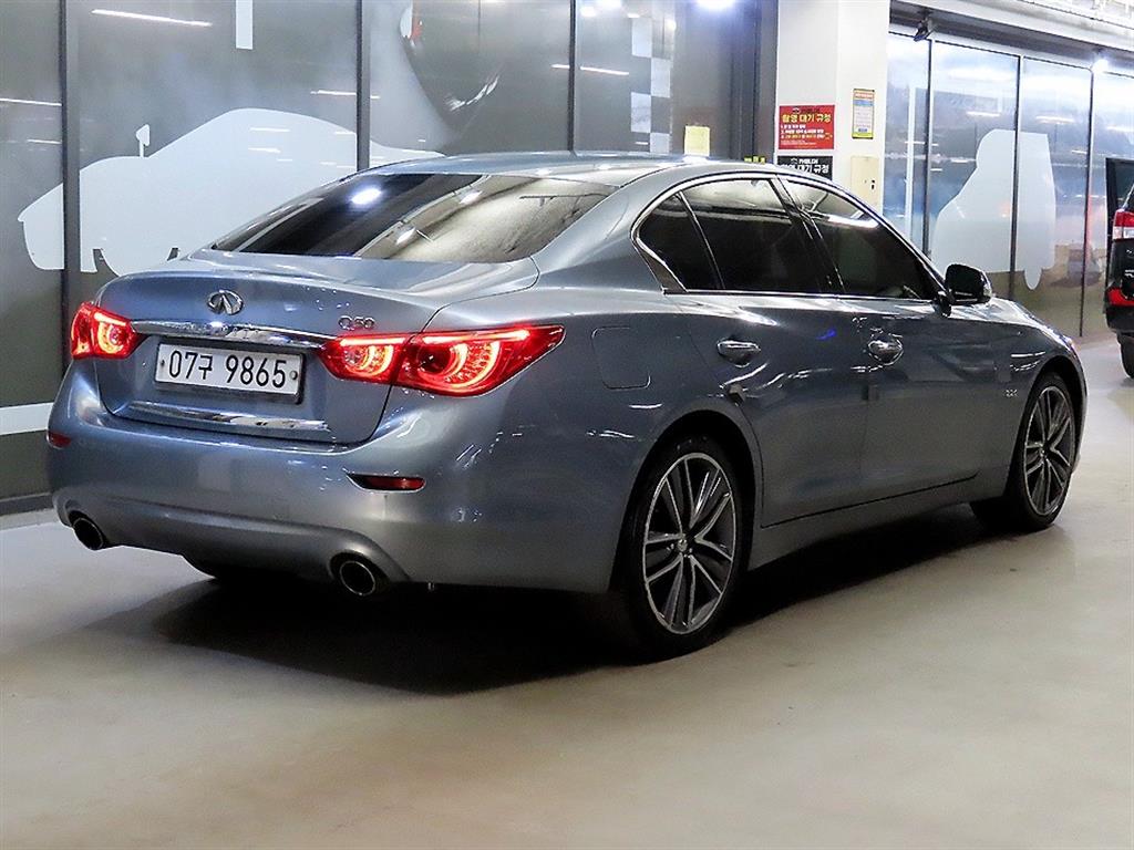 Infiniti Q - Vista 4