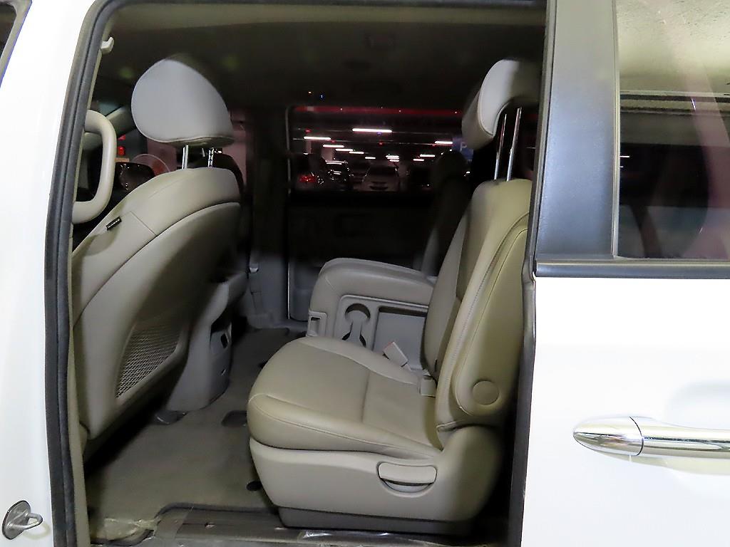 KIA Carnival - Vista 7