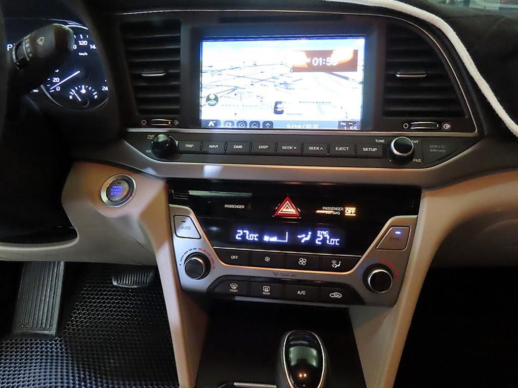 HYUNDAI Avante - Vista 11