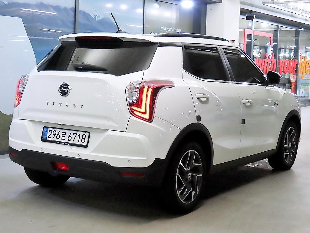 Ssangyong Tivoli - Vista 4