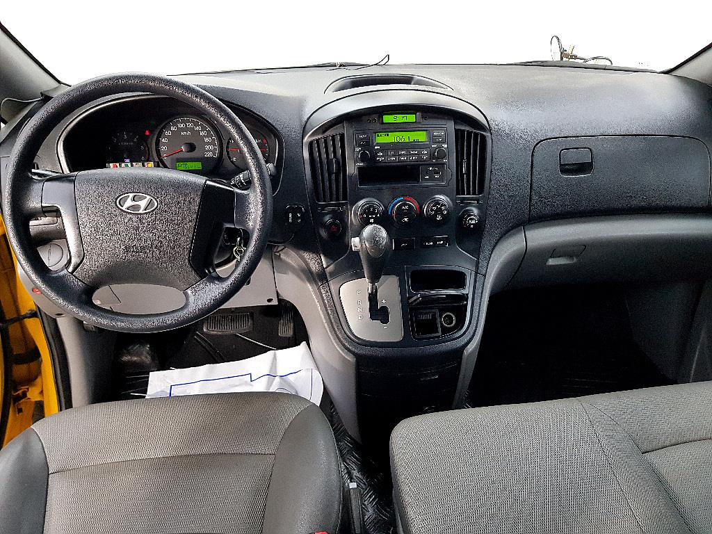 HYUNDAI Starex - Vista 5