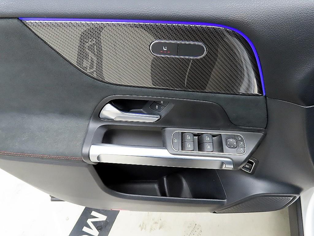 Mercedes Benz GLB Class - Vista 11