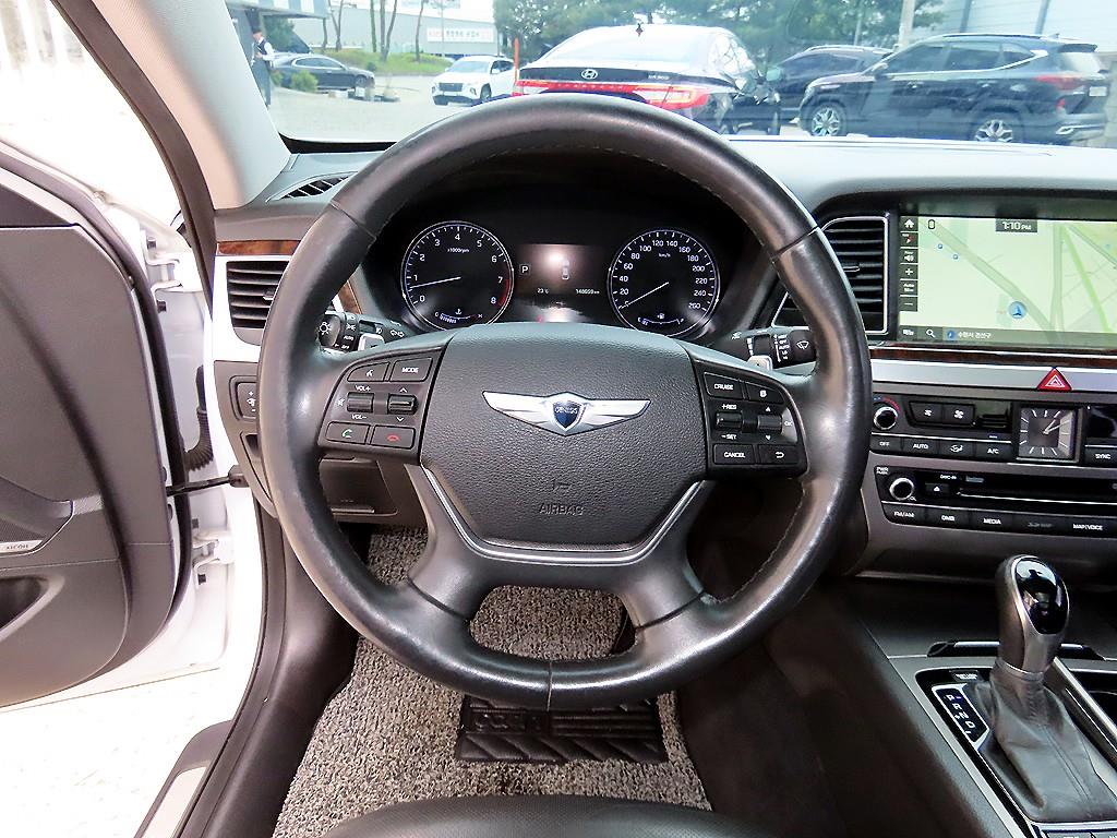 HYUNDAI Genesis - Vista 8