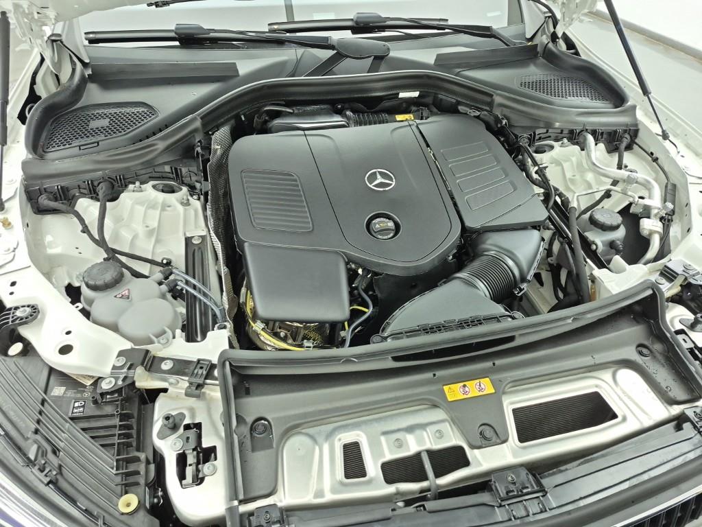 Mercedes Benz GLC Class - Vista 6