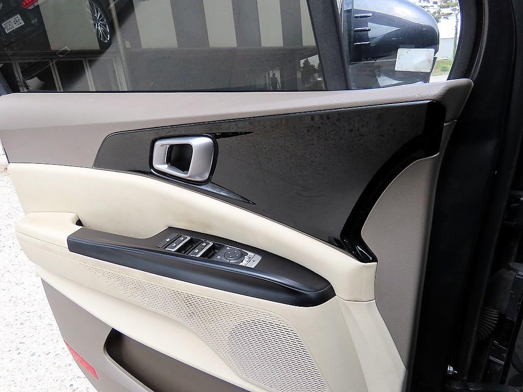 KIA Carnival - Vista 11