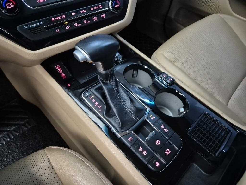 KIA Carnival - Vista 8