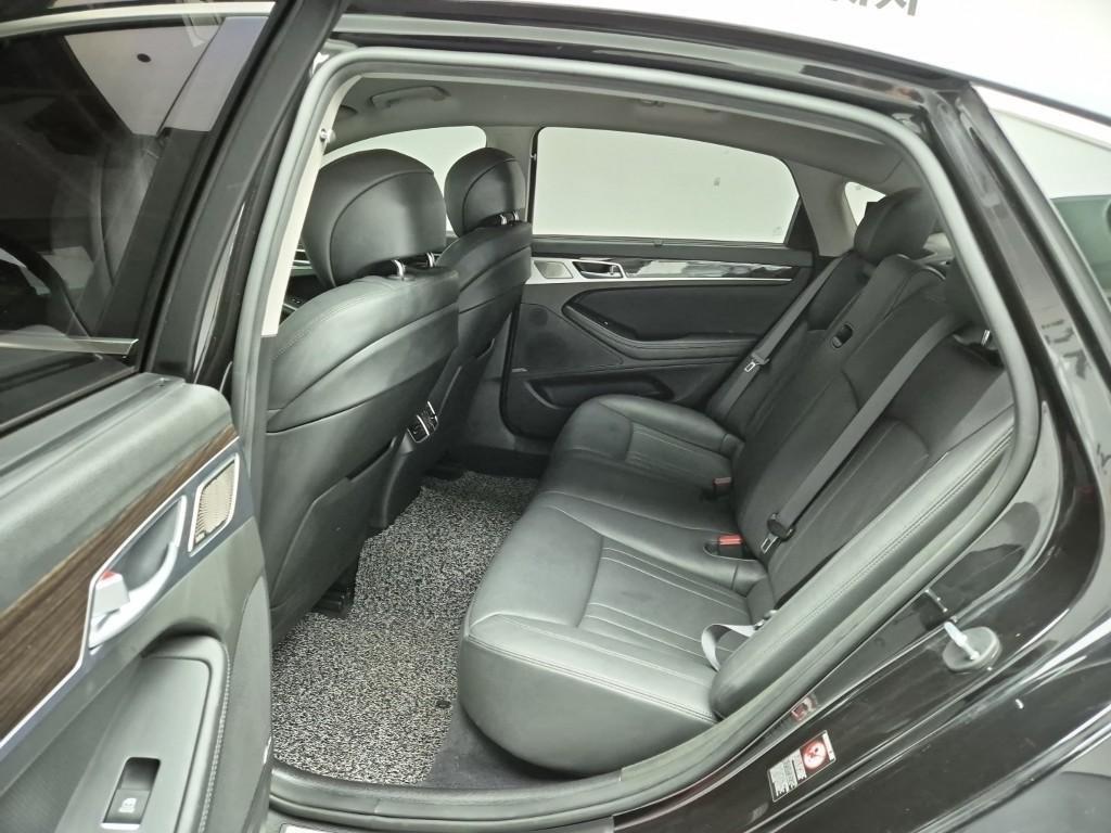 Genesis G80 - Vista 12
