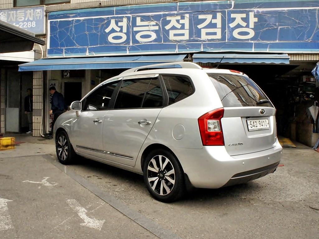 KIA Carens - Vista 7