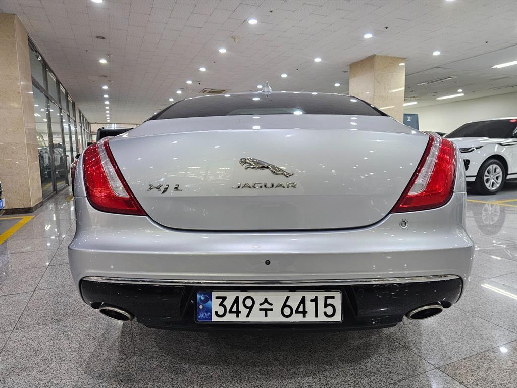 Jaguar XJ - Vista 4