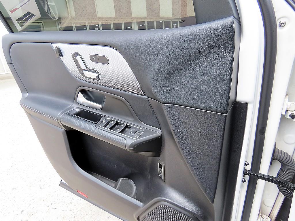 Mercedes Benz GLB Class - Vista 11