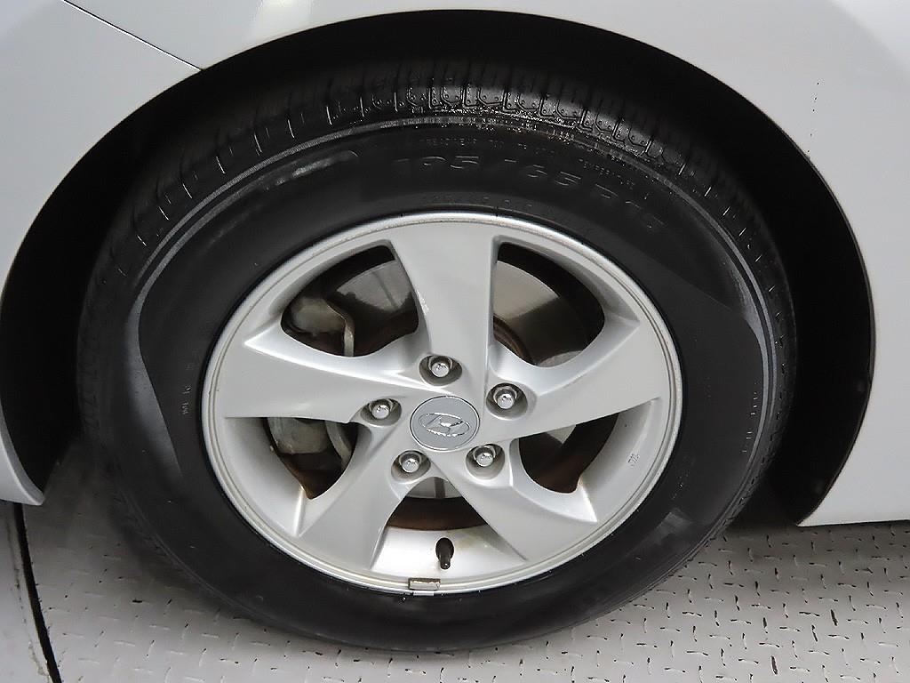 HYUNDAI Avante - Vista 9