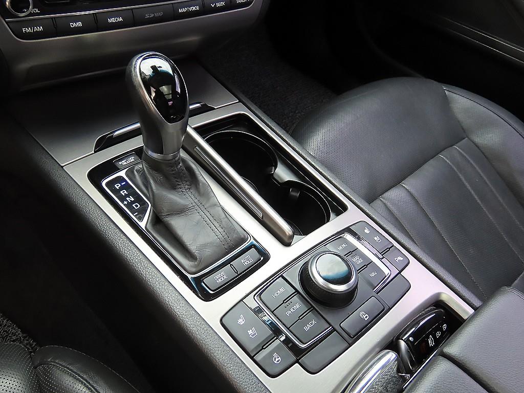 HYUNDAI Genesis - Vista 11