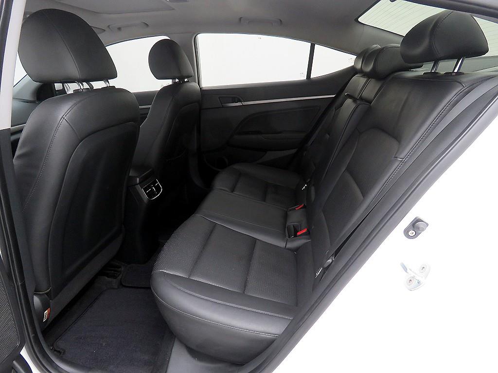 HYUNDAI Avante - Vista 6