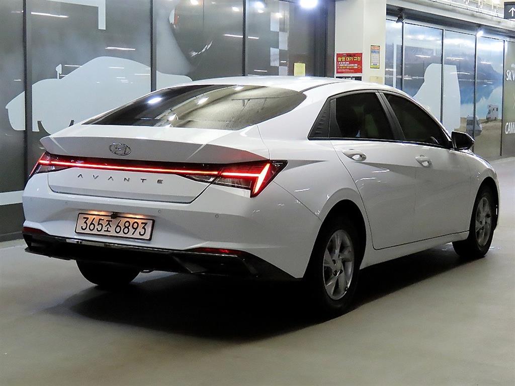 HYUNDAI Avante - Vista 4