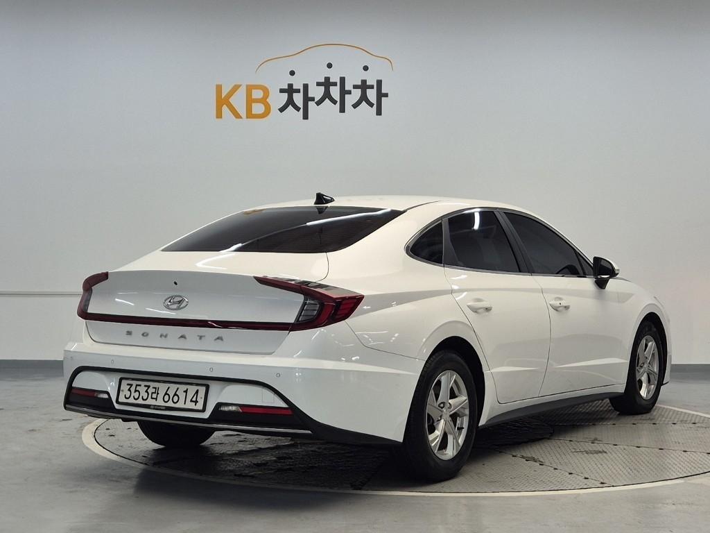 HYUNDAI Sonata - Vista 3